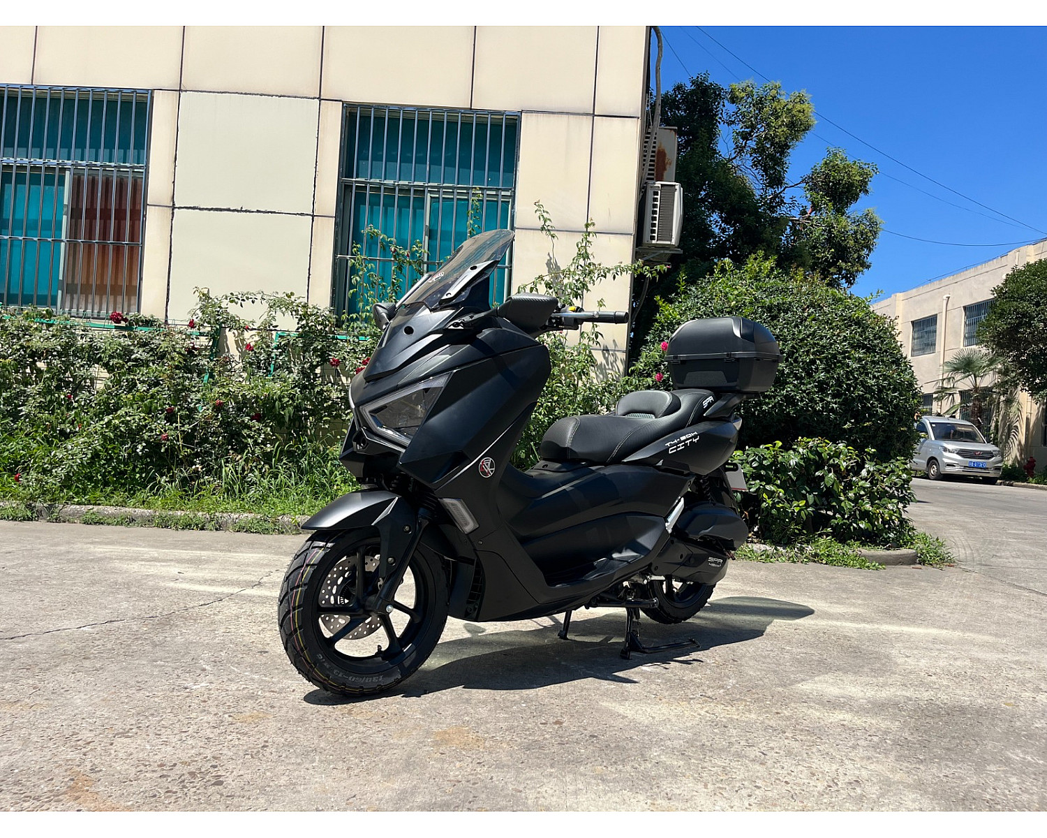 Скутер SPRMOTORS CITY MAX чёрный T4-50H (с кофром)