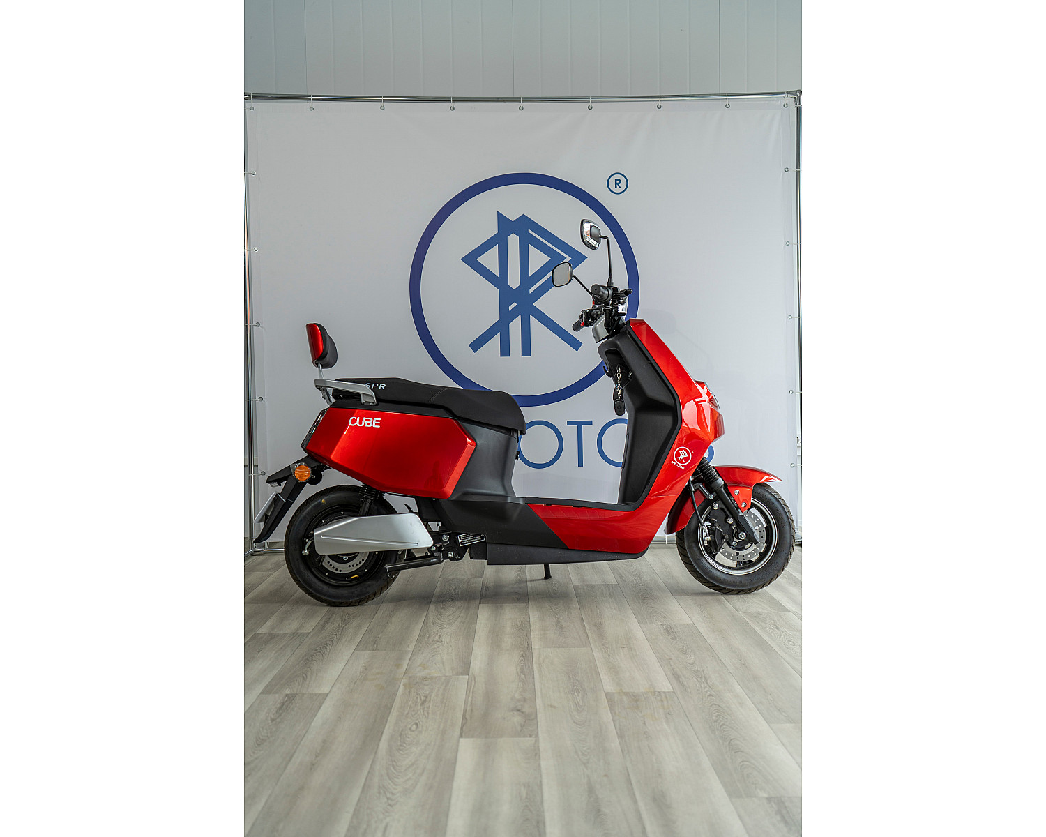 Электроскутер SPRMOTORS Cube-2 красный E-H1