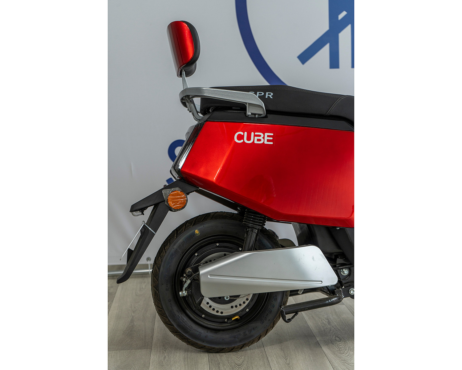 Электроскутер SPRMOTORS Cube-2 красный E-H1