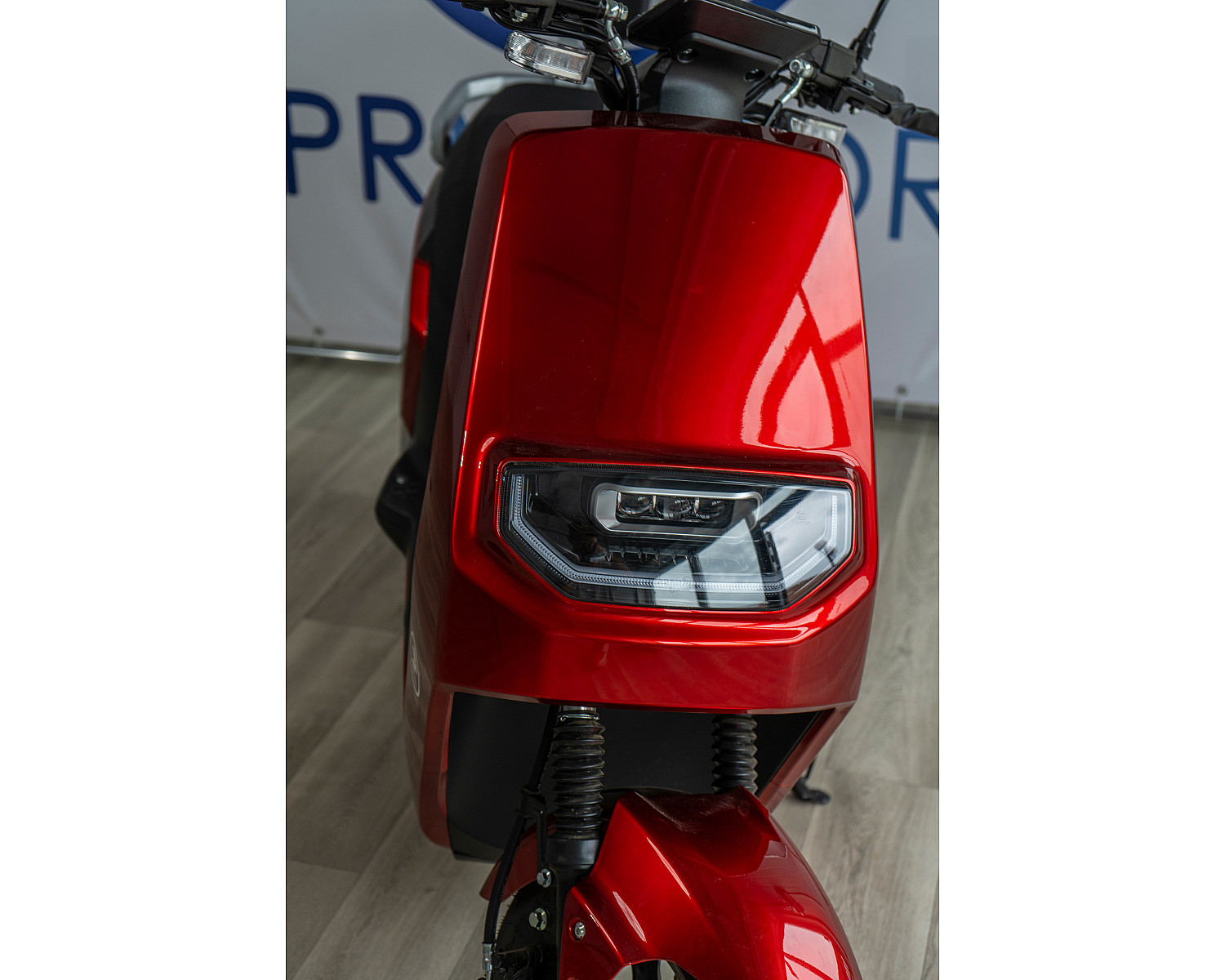 Электроскутер SPRMOTORS Cube-2 красный E-H1
