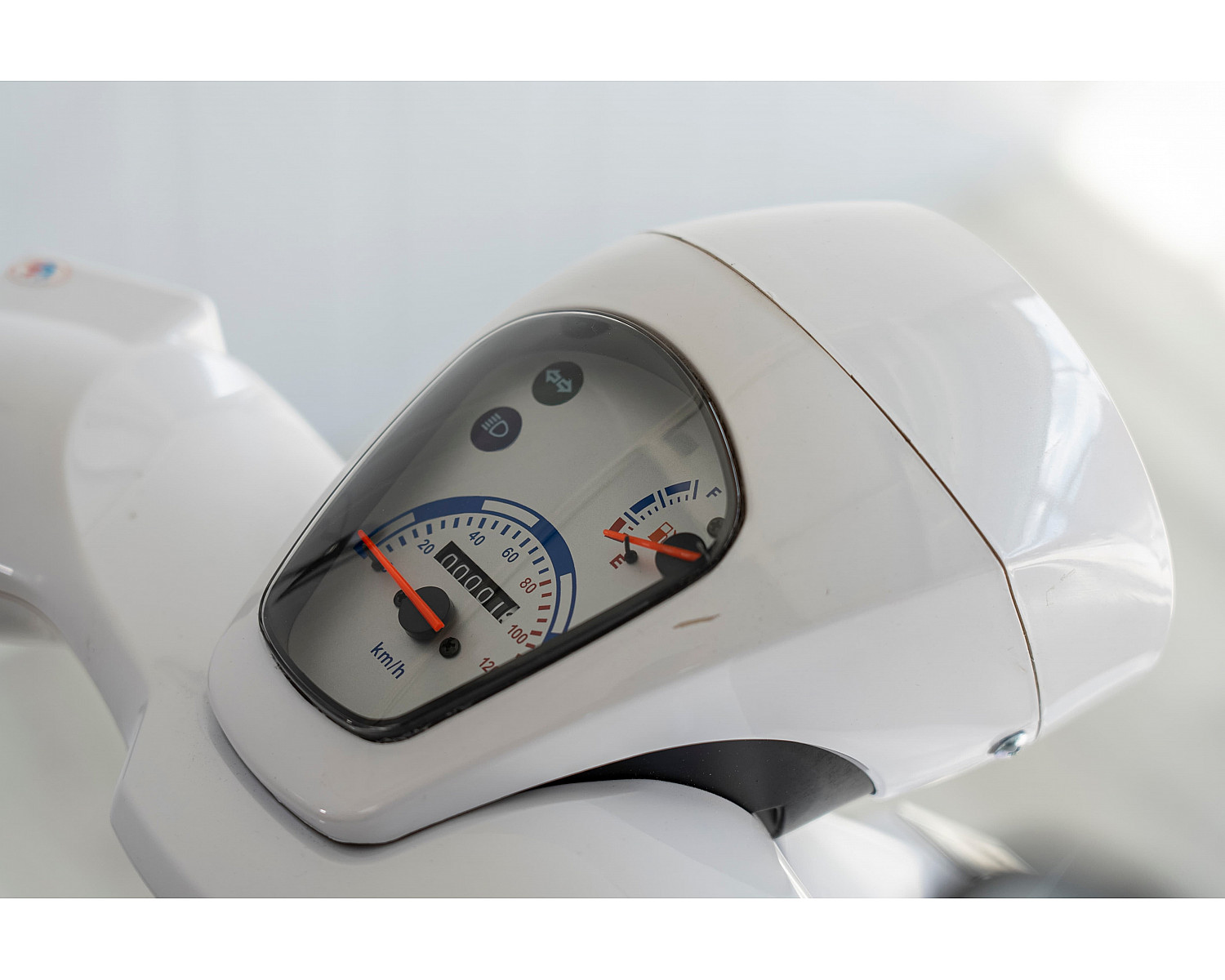 Скутер SPRMOTORS Vespa белый T9-50B