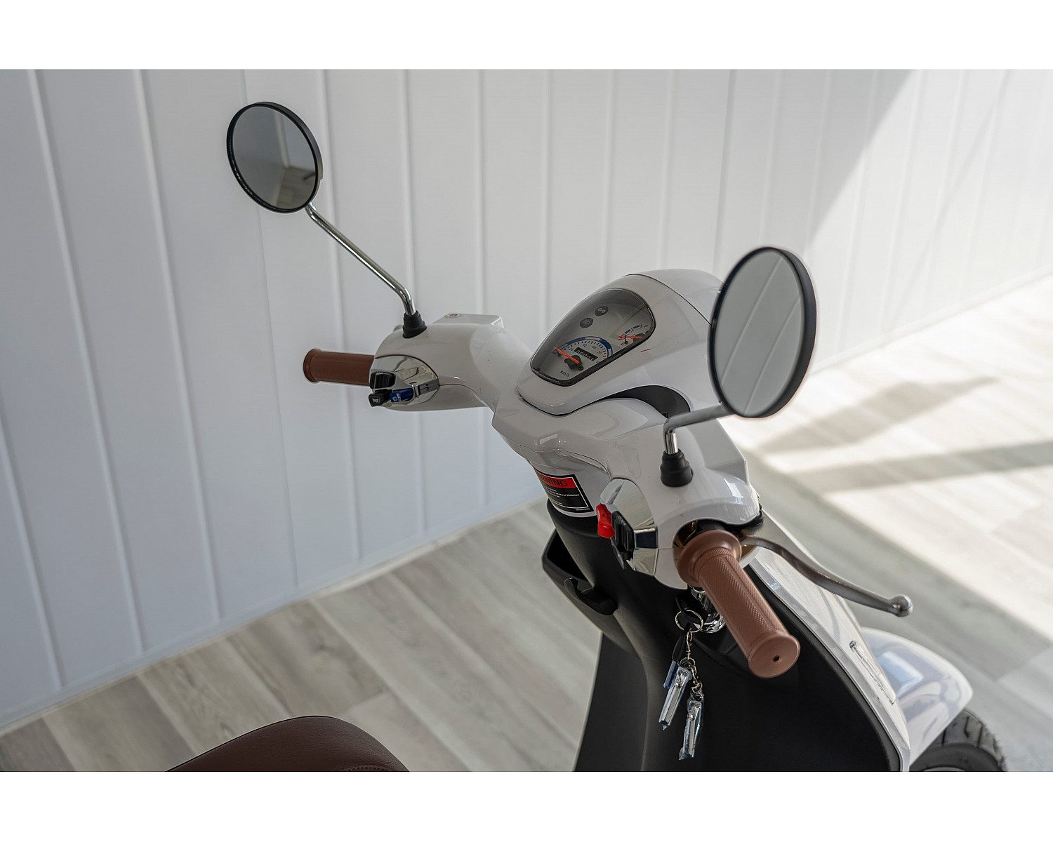 Скутер SPRMOTORS Vespa белый T9-50B