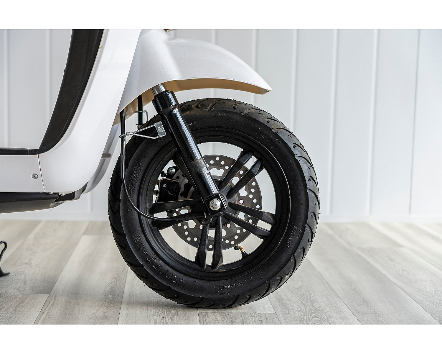 Скутер SPRMOTORS Vespa белый T9-50B