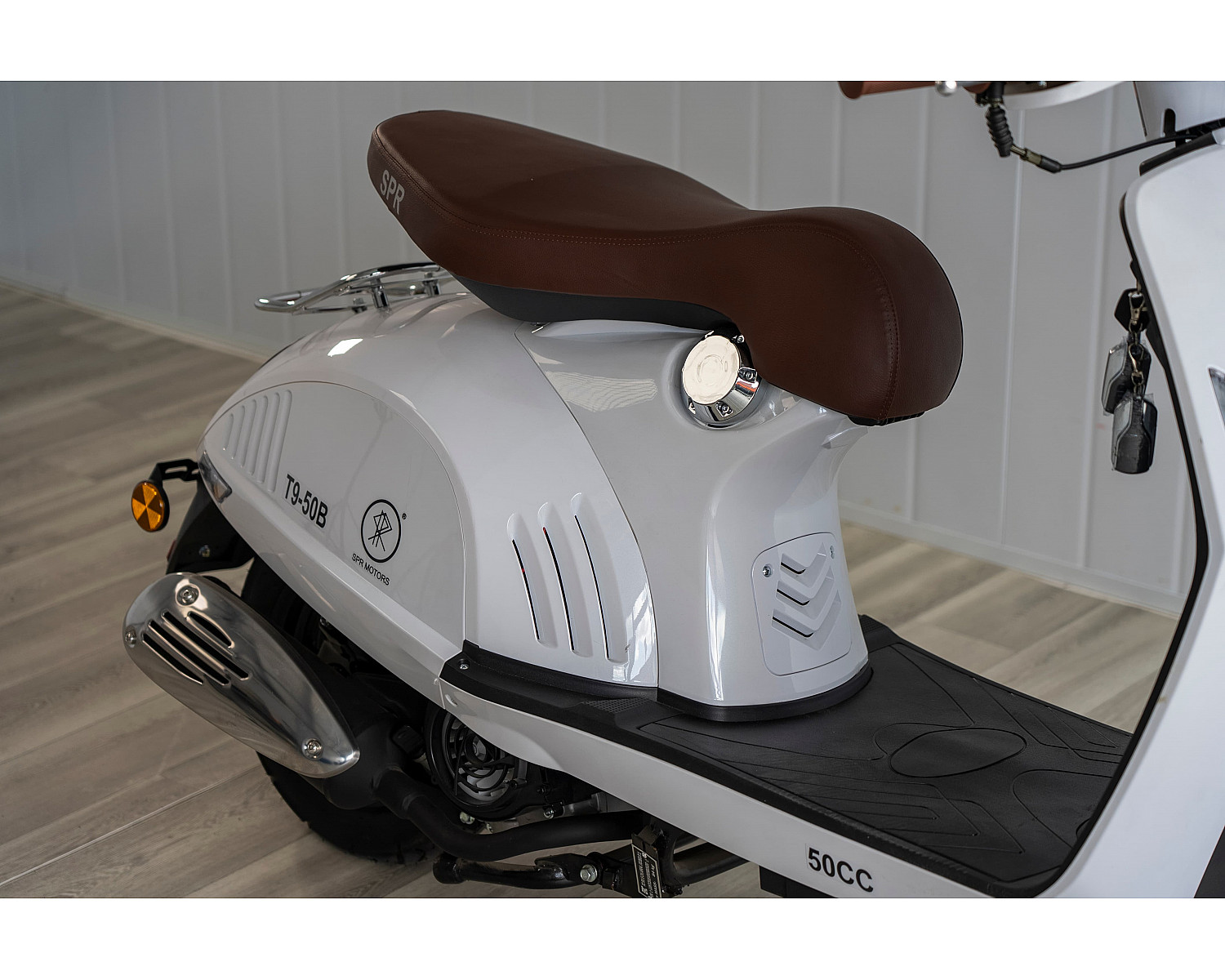 Скутер SPRMOTORS Vespa белый T9-50B