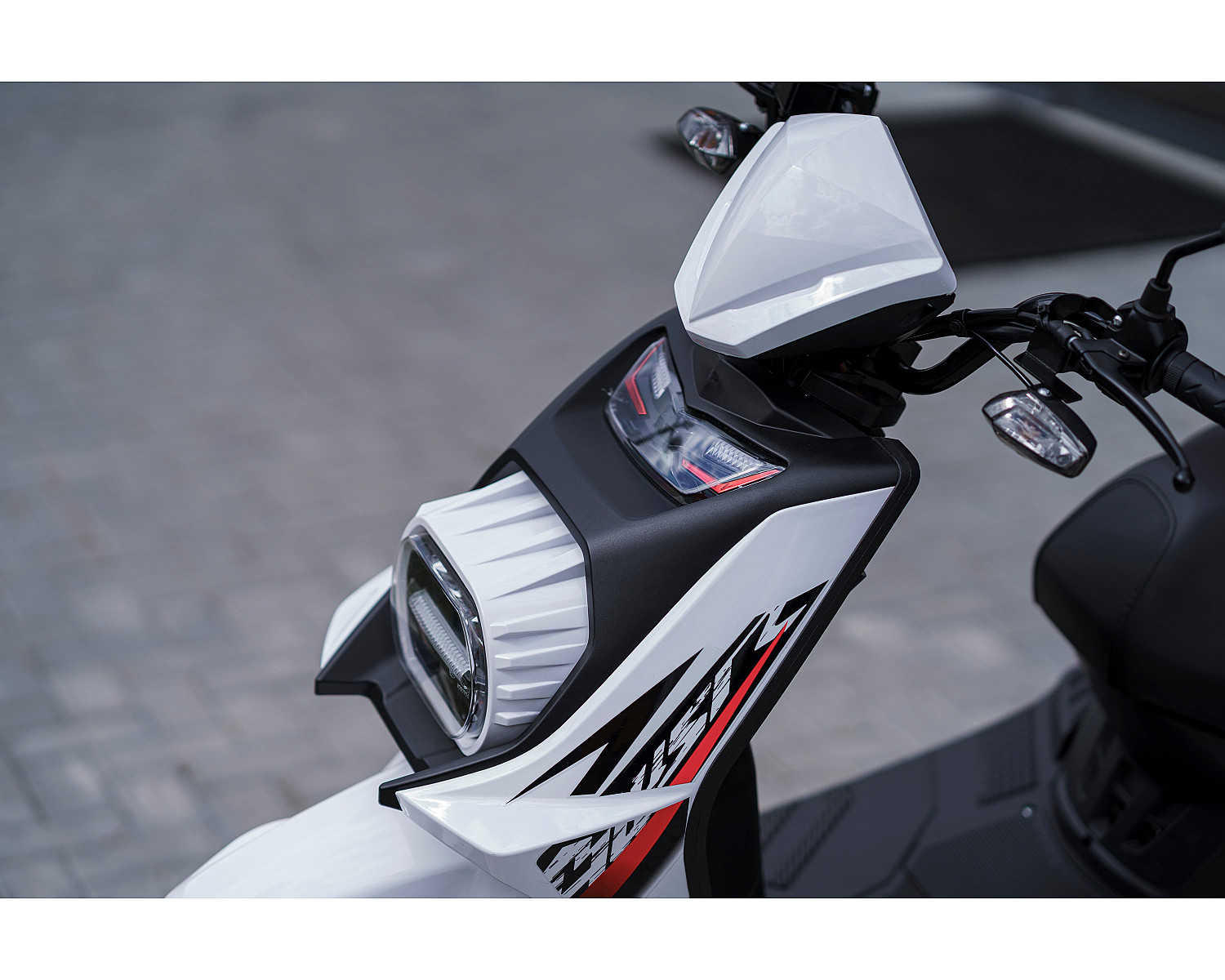Скутер SPRMOTORS Zoom-10 белый T8-50G