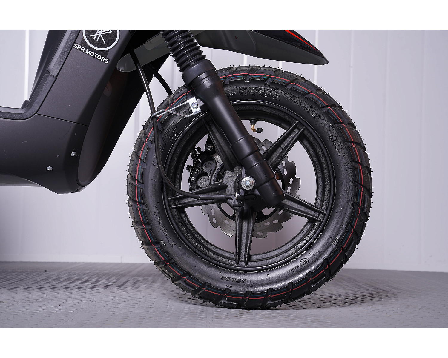 Скутер SPRMOTORS Zoom-9 чёрный T8-50G