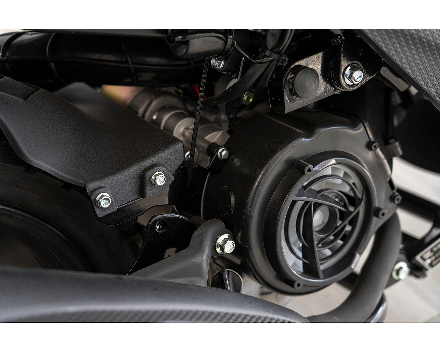 Скутер SPRMOTORS Zoom-9 зелёный T8-50G